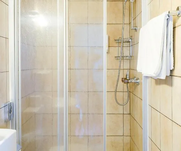 埃尔维拉弗瑞恩 酒店 蒂尔塞